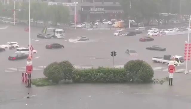 大流量移動泵車解決城市內澇問題